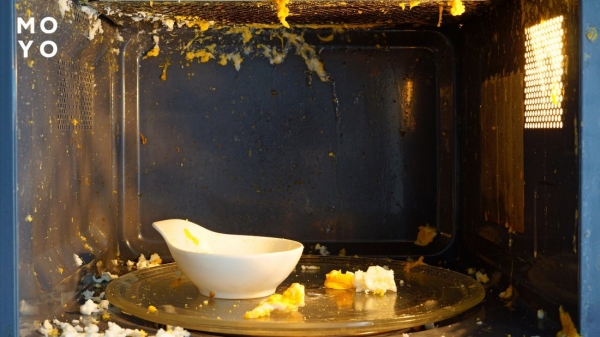 яйце вибухнуло в камері мікрохвильової печі