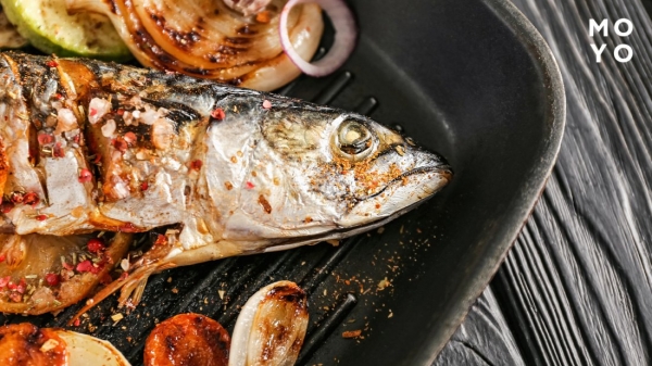 запечена скумбрія з овочами