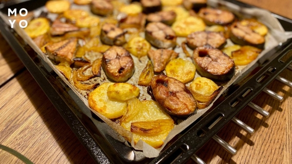 запечена скумбрія з картоплею