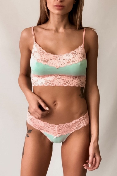 Бавовняний топ з мереживом на тонких бретелях 02-00614