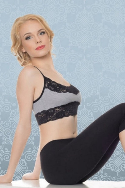 Бавовняний топ з мереживом на тонких бретелях 02-00610