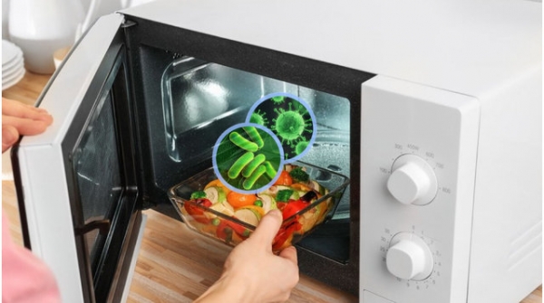 Забруднена мікрохвильова піч